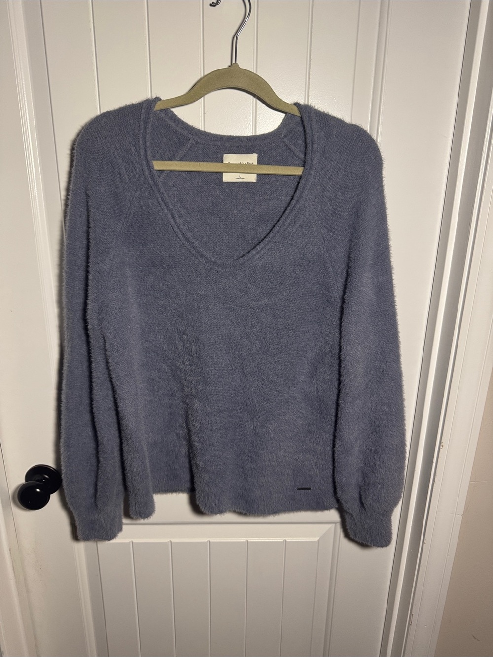 Abercrombie & Fitch Fuzzy V-Neck Sweater in Slate Blue Size Large
